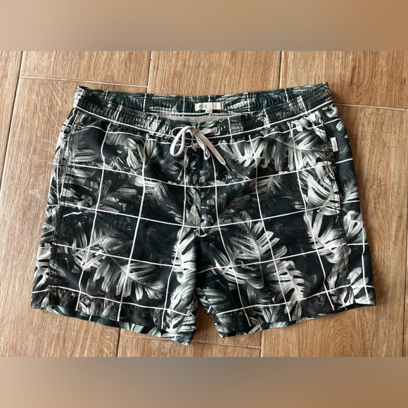 Onia Men’s Green Palm Frond Swim Trunks - Picture 4 of 5